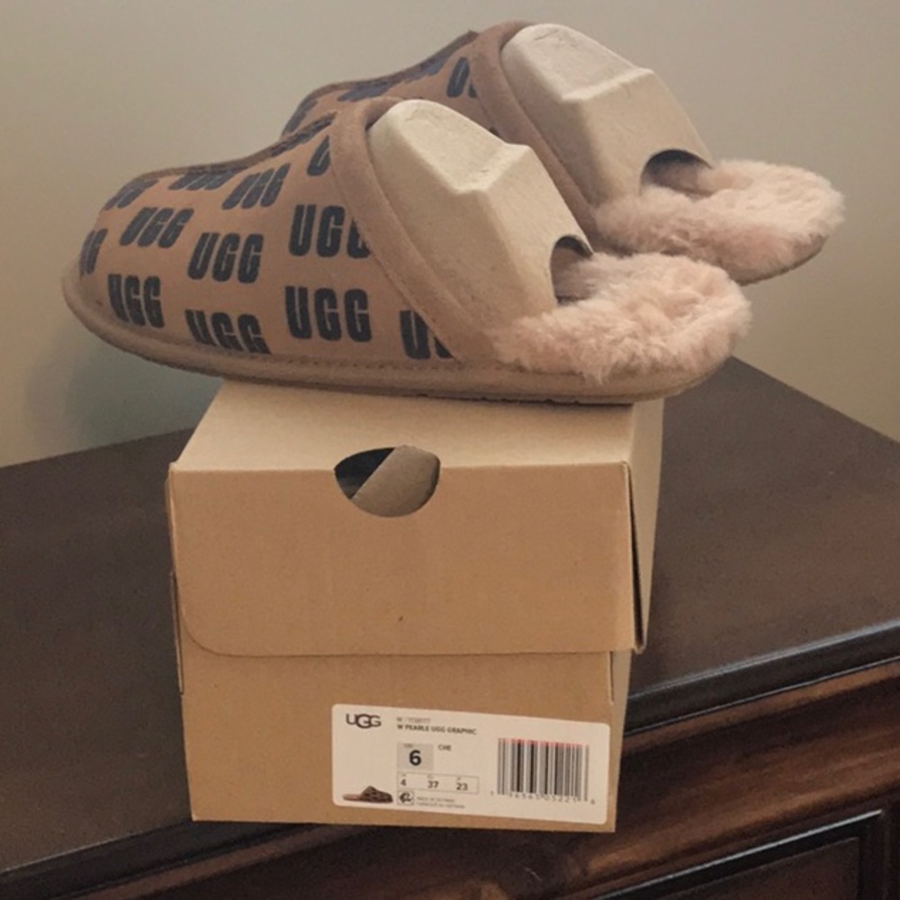 UGG W PEARLE GRAPHIC NIB SIZE 6